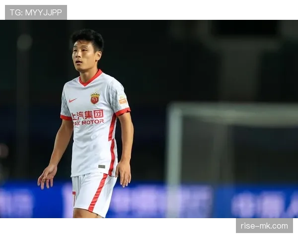 武磊在海港本赛季表现稳健,持续提升进攻端竞争力 武磊在海港本赛季表现稳健,持续提升进攻端竞争力